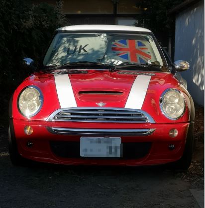 ミニクーパーのボンネットストライプに使用される方 増えてます 看板印刷屋のマグネットシート専門店